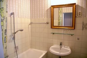 FeWo IV Bad mit Badewanne